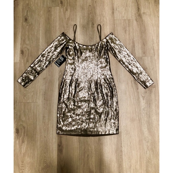 Express | Off the Shoulder Sheath Dress - Picture 4 of 4